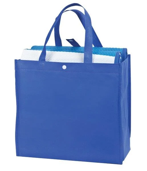 מחצלת ענק משפחתית לחוף לפיקניק וטיולים. 
מידות 2.6x1.8 מטר.