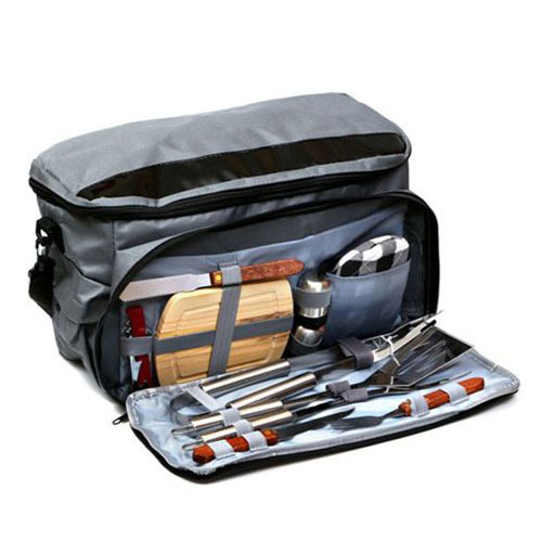 צידנית גדולה ואיכותית משולבת עם 12 כלי BBQ.
מידות: 41x20x22 ס