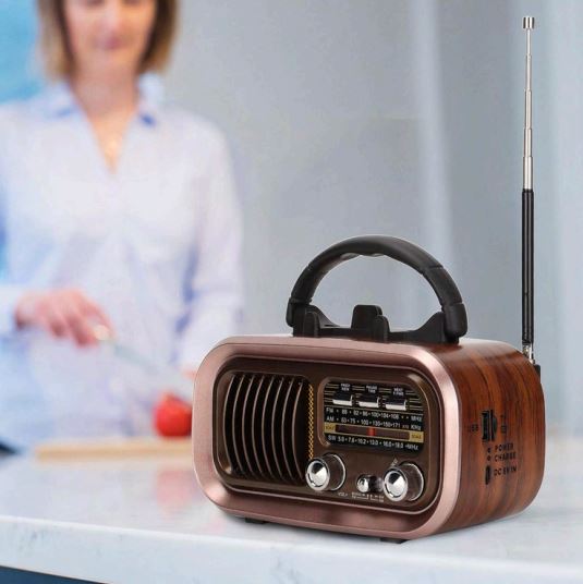 רדיו קלאסיק - רדיו בעיצוב רטרו קלאסי, משלב קליטת תחנות עם רמקול בלוטות