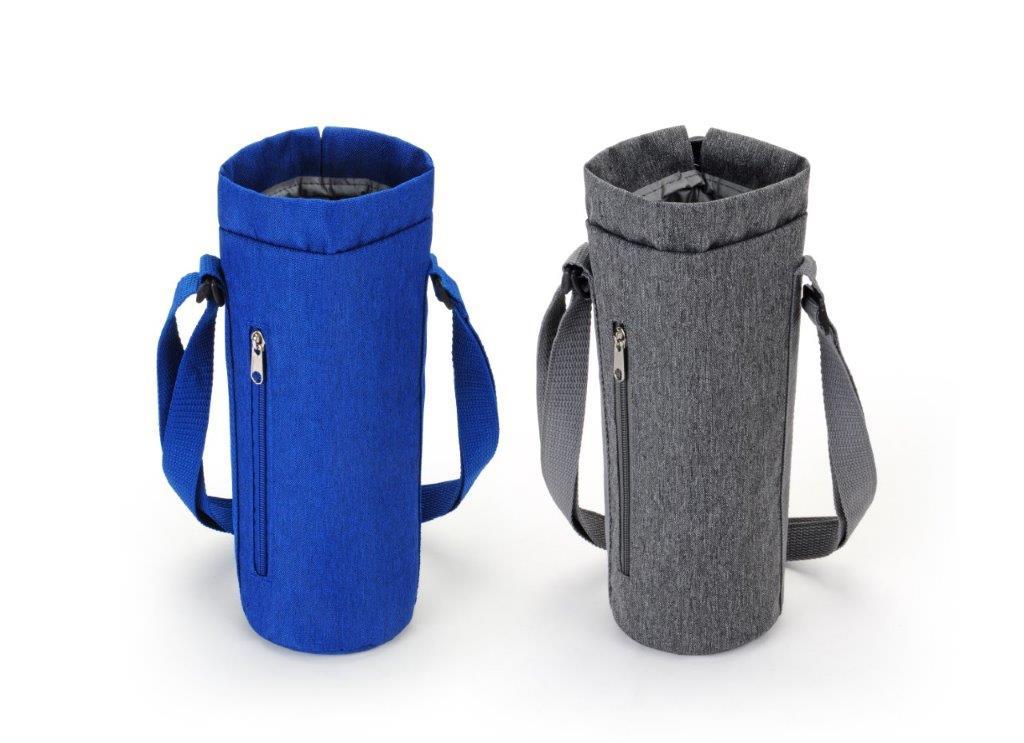 מידנית BOTTLE COOLER.
תיק מבודד לבקבוק 1.5 ליטר עם רוכסן צד ונשיאה נוחה על הכתף. 