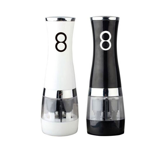 זוג מטחנות חשמליות בעלות שני תאי אכסון לכל מכשיר. עובדות על 6 סוללות AA לכל מטחנה.