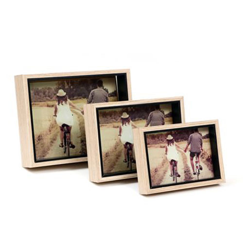 סט שלוש מסגרות מלבניות מעץ טבעי המגיעות ארוזות אחת בתוך השנייה.
גדלים:17x12  19.5x14.5  22x17 ס