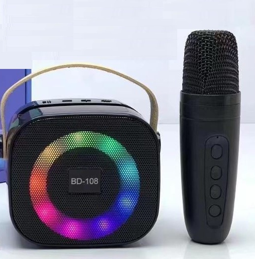 ערכת קריוקי אלחוטית - 
מיקרופון מותאם אישית.
בס עוצמתי.               
הפעלה ארוכה במיוחד.
פונקציות שירה מגוונות.