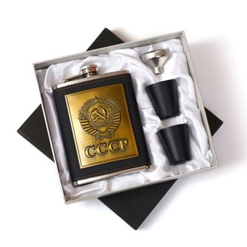 סט פלאסק קיבולת 8 OZ, כוסות ומשפך. 
