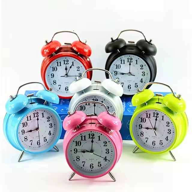 שעון מעורר מיני צבעוני. 
קוטר 5 ס