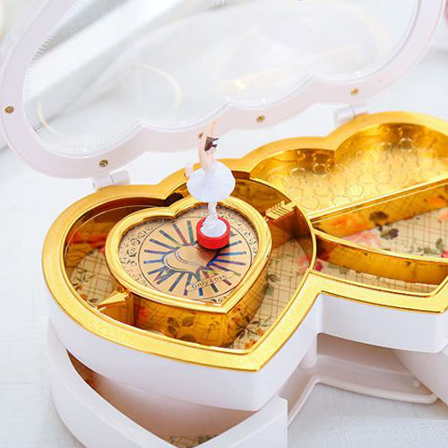 בלרינה לב כפול מוזיקלי. 
תיבת תכשיטים בעיצוב לב עם בלרינה מסתובבת ומנגינה קסומה.