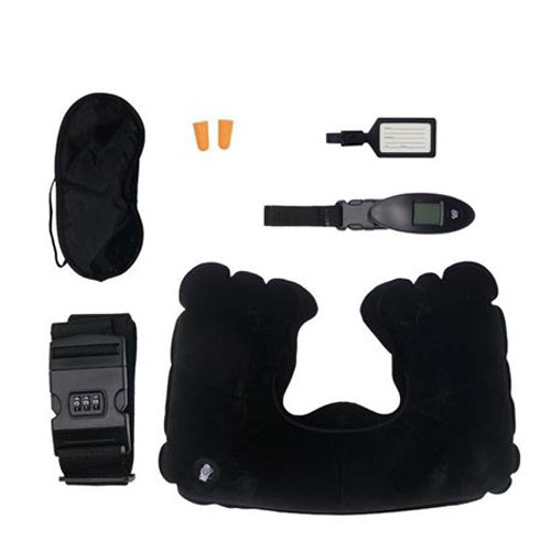 סט לטיסה 6 חלקים הכולל: 
כרית מתנפחת + משקל למזוודה + אטמי אוזניים + רצועת מזוודה עם קוד + כיסוי עיניים + תג למזוודה.