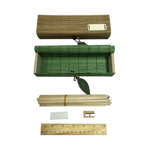 סט כלי כתיבה עם אביזרים: עפרונות צבעוניים, מחק, סרגל, מחדד.