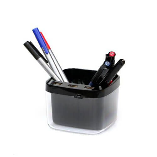 מעמד שולחני לעטים ואביזרים קטנים משולב עם מפצל USB עליון לטעינה וחיבור התקנים. 
מוצר שימושי למשרד.