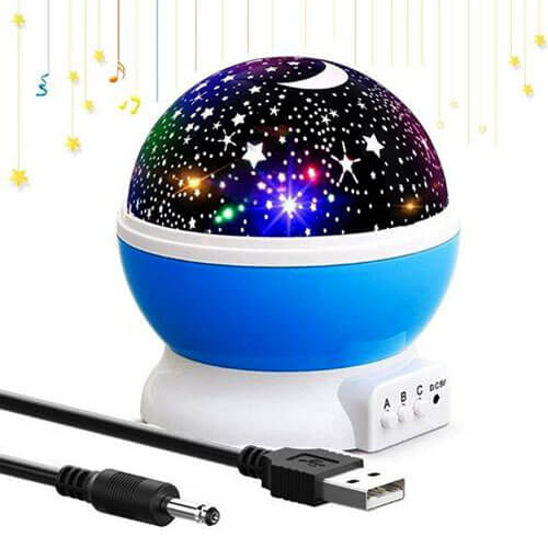 מיני מקרן כוכבים לילדים.
כולל 2 אפשרויות: מנורת לילה/מקרן כוכבים. 
אפשרויות לסיבוב ובחירת כמות כוכבים.
מידות: קוטר: 9.5 ס