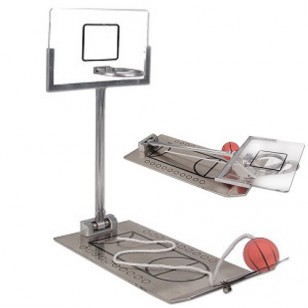 משחק כדורסל שולחני מתכתי. 
כולל כדור קטן. 