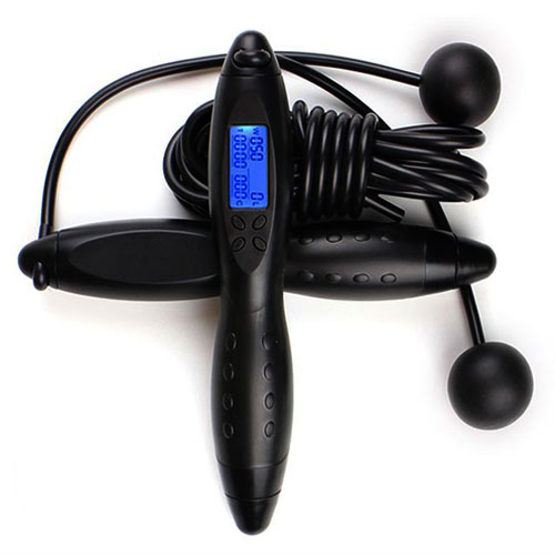 חבל קפיצה אלקטרוני משולב עם כדורי אימון ומונה דיגיטלי. 
צג דיגיטלי למדידת זמן/קלוריות/מספר דילוגים.  
ניתן להחליף בקלות בין חבל הקפיצה לכדורי האימון.  מתאים לאימון בבית ובחוץ. מתאים למבוגרים, נוער וילדים. ניתן לכוון את אורך החבל. 
ידיות אחיזה ארגונומיות, נוחות לאחיזה ומצופות גומי רך.
מידות : 1.	אורך החבל – 3 מטר.
2.	אורך חבל הכדורים : 24 ס