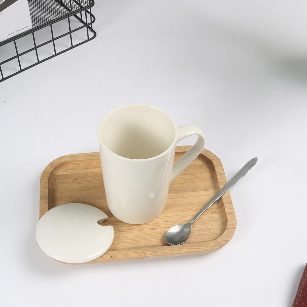 כוס לשתייה מפנקת.
ספל גבוה בעיצוב אלגנטי עשוי קרמיקה איכותית, כולל מכסה תואם וכפית נירוסטה.
מתאים לשתייה חמה או קרה.
שומר על חום המשקה לאורך זמן.  
עיצוב קלאסי ונוח לשימוש יומיומי בבית או במשרד.
