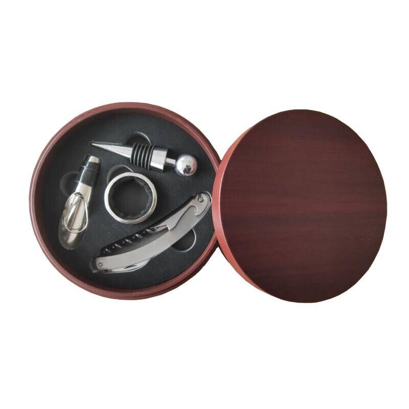 ערכת יין אלגנטית הכוללת פותחן, חותך רדיד, טבעת
למניעת טפטוף ופקק. 