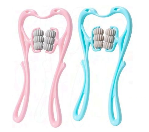 רולר עיסוי ידני. 
אקדח עיסוי קומפקטי בעיצוב ארגונומי, אידיאלי לשחרור
שרירים והרפיה, עם ראש עיסוי מתחלף ומידות 17.4×14 ס״מ.