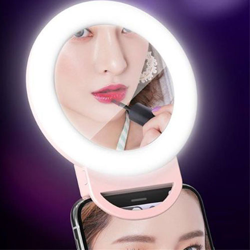 טבעת תאורה לנייד  משולבת מראה.
מעמד איכותי עם טעינה אלחוטית בעוצמה של 10 W לנייד ולטאבלט.
נטען על ידי כבל USB.
