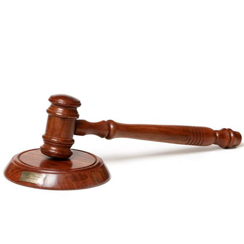 פטיש עץ מרובע. 
בסיס 12.3x12.3 ס