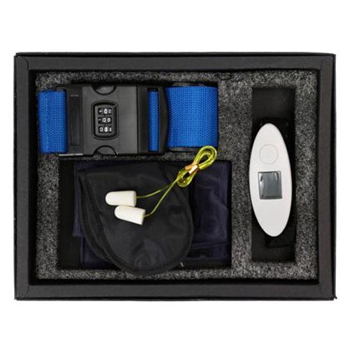 סט טיסה קומפלט - 
ארבעה מוצרים באריזה אחת: כרית צוואר מתנפחת, כיסוי עיניים, משקל מזוודה וחגורת מזוודה.