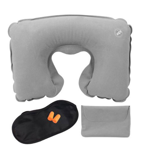 סט טיסה כולל כרית צוואר מתנפחת, כיסוי עיניים ואטמי אוזניים, לטיסות נוחות ונינוחות בכל יעד. 
