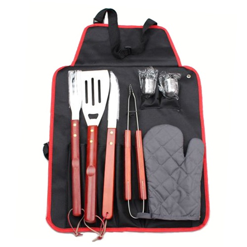 סינר כלים לBBQ עם מבחר כתוביות. 
כולל חמישה אביזרים: מזלג, תרווד, מלקחיים, כפפה ומלחיה פלפליה.