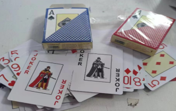 חפיסת קלפים איכותיים. 