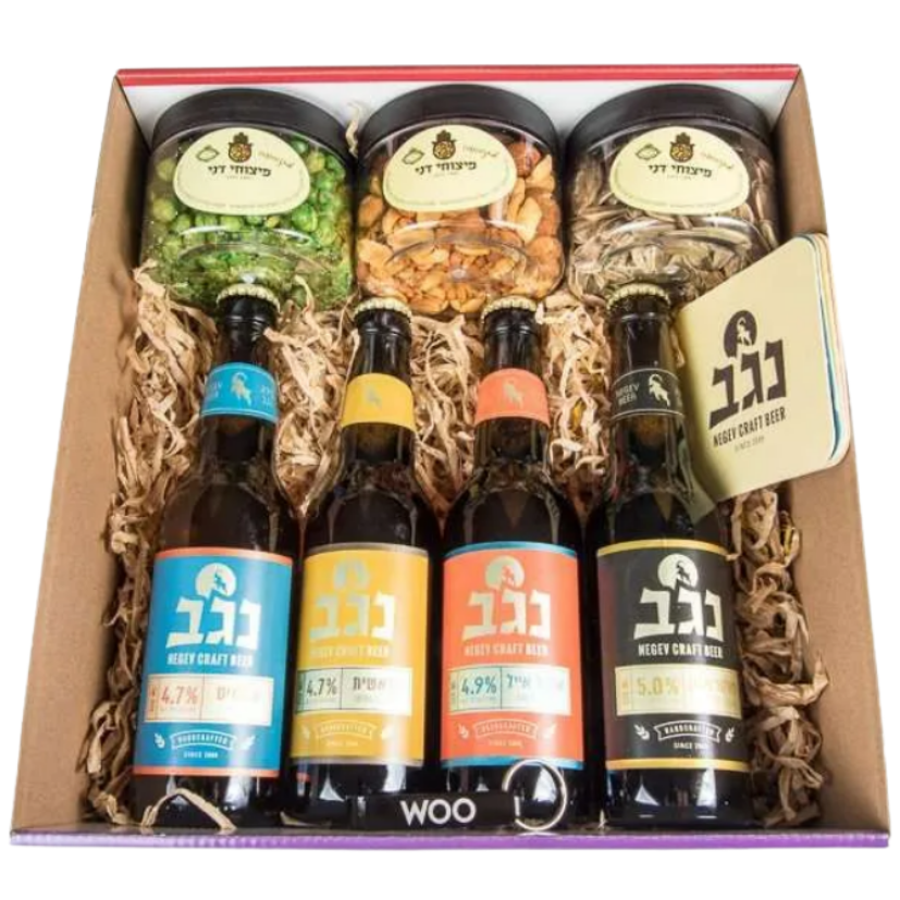 מארז מטס - מארז שכולו הפתעה - הדפנות מתגלות רק כשמרימים את המכסה. 
כולל: 4 בירות, מגוון פיצוחים.
נשאר רק להרים את העיניים למטוסים.