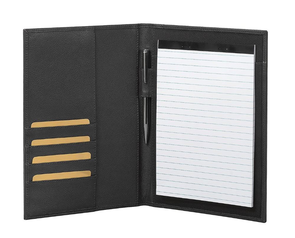 פולדר A5 מעור נאפה.
משטח כתיבה.
תופסן לעט.
תאים לכרטיסי ביקור.