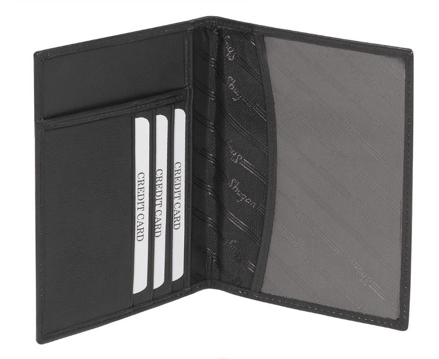 כיסוי לדרכון מעור נאפה. 
תא שקוף צדדי המאפשר הכנסת והוצאת הדרכון בקלות. 
כיסים לכרטיסי אשראי/ביקור.