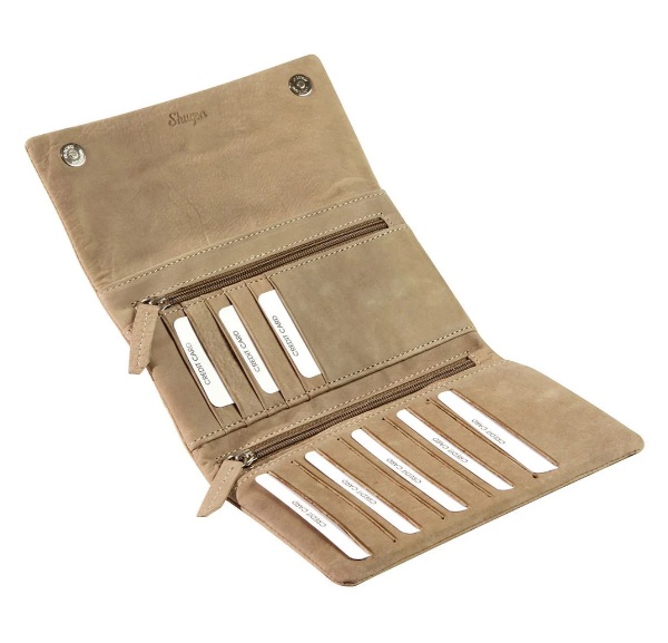 ארנק אשה מעור נאפה משובח בעל תאים רבים.
15 כיסים לכרטיסי אשראי.
3 תאי רוכסן פנימיים.
תא חיצוני עם רוכסן.
סגירה מגנטית.