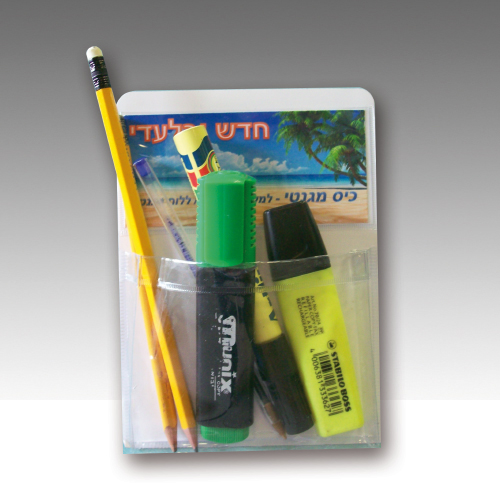 כיס מגנטי למקרר כולל הדפסה צבעונית.

מגנט עם כיס למקרר עם מיתוג פרוצס.
מתאים לאחסון של כלי כתיבה, מפתחות, סמארטפון, מטבעות, ועוד.