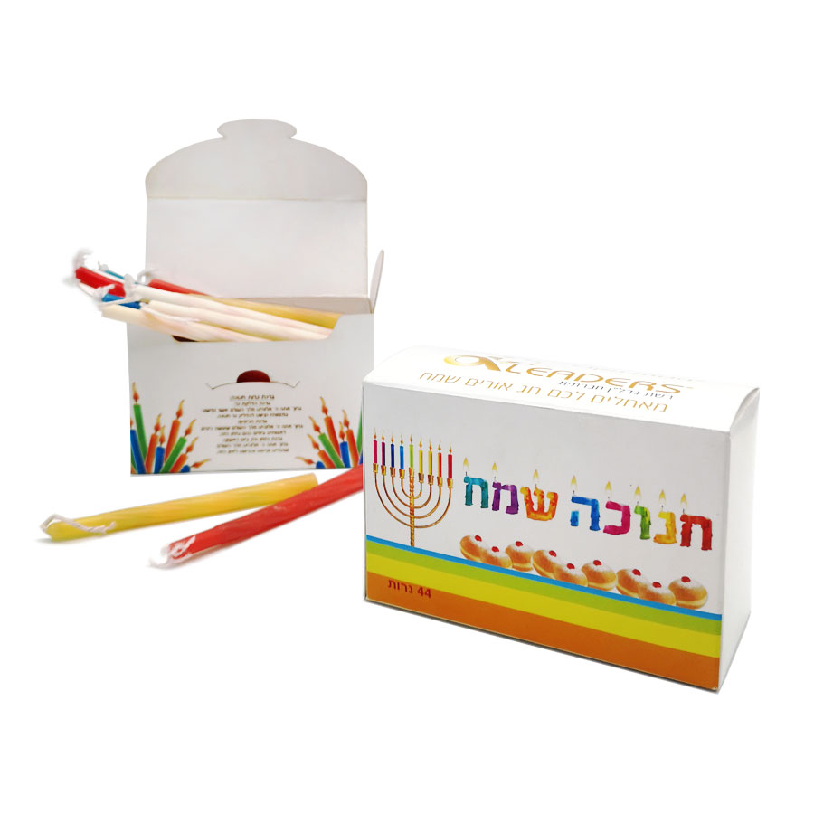 קופסת נרות חנוכה במיתוג אישי. 
הקופסה מכילה 44 נרות.