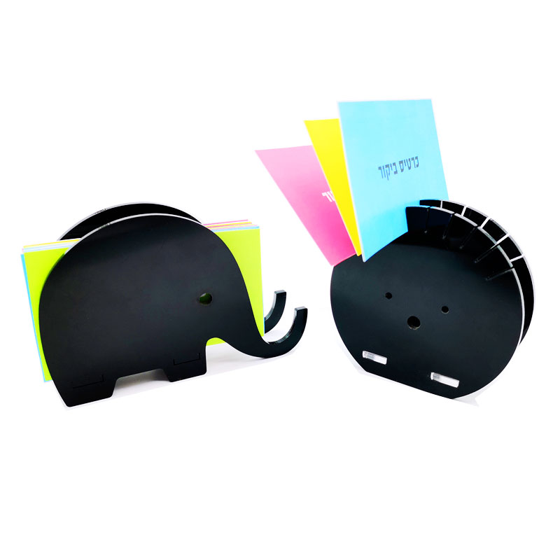 מעמד לכרטיסי ביקור בצורת פיל או קיפוד.
מוצר שטוח לשליחה בדואר בהרכבה אישית. 
צורות לבחירה: קיפוד ופיל. 
קיפוד- 8x8x2.5 ס