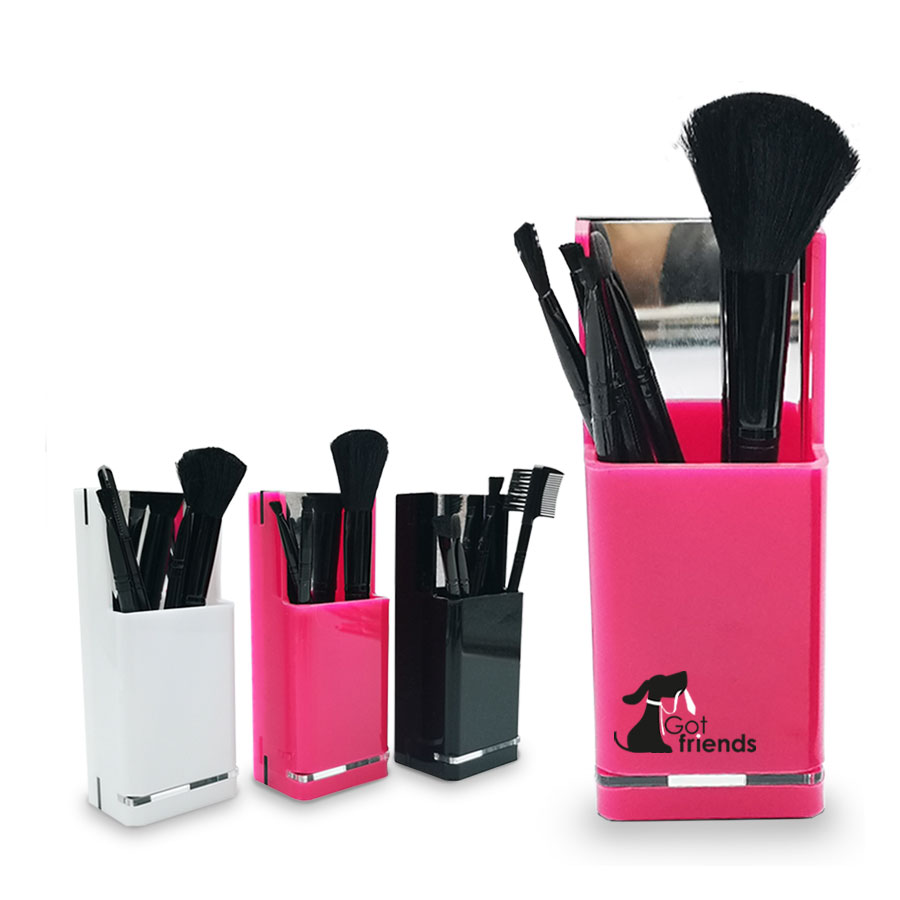 סטנד מראה למברשות איפור 6x4x14 ס”מ.
עשוי פלסטיק בשילוב מראת זכוכית.
כולל 3 מברשות איפור. 
