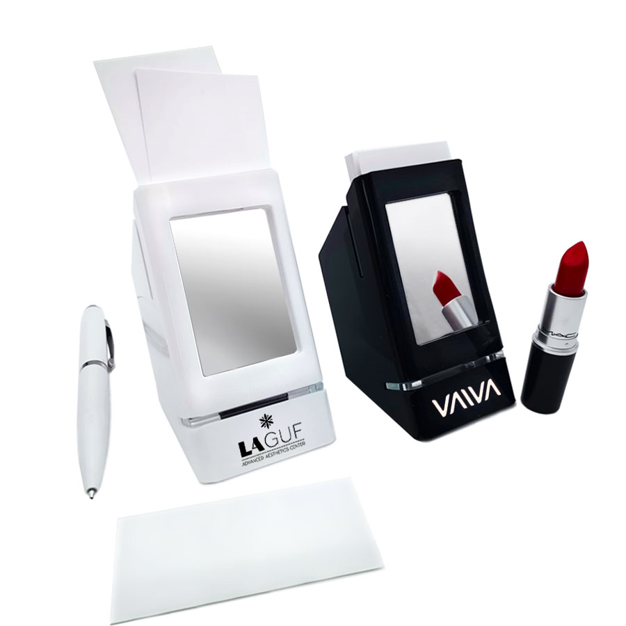 ממו מראה 5.8x6x10 ס”מ.
עשוי פלסטיק בשילוב מראת זכוכית. 
כולל ניירות ממו בגודל 5x10 ס