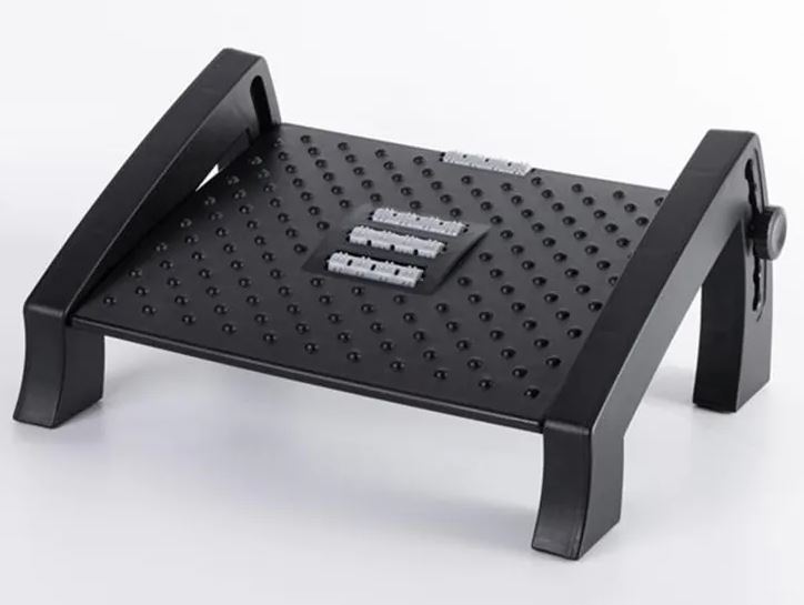 הדום ארגונומי מתכוונן לרגליים + 4 רולרים למסאג’. 
מידות: 42×30.5 ס”מ, גובה מתכוונן 7.5-19 ס”מ.
הדום רצפתי מתכוונן לרגליים, רחב ונוח עם אפשרות לכיוון גובה משתנה (6 גבהים שונים), מאפשר הפחתת מאמץ ועייפות על כפות הרגליים, הגב והצוואר ויאפשר ישיבה בריאה ונוחה לאורך זמן.