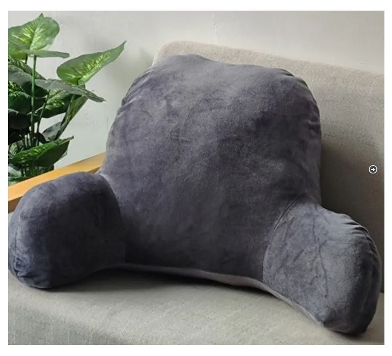 כרית משענת גב למיטה וספה – 48x45x10 ס”מ (רוחב 48 ס”מ, גובה 45 ס”מ, עומק 10 ס”מ), אשר תיתן לכם תמיכה ותאפשר לכם להישען עליה ולמצוא את התנוחה הכי נוחה עבורכם.
לכרית יש 2 “אוזניים” מתקפלות (בעומק 24 ס”מ) בחלק התחתון, המשמשים כמשענת לידיים (המידות של הכרית לא כוללות את האוזניים).
כרית ארגונומית לתמיכה מושלמת לגב ולשיפור תנוחת הישיבה במיטה.