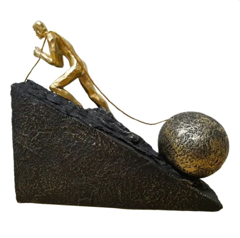 פסל אומנותי “איש מוזהב מושך כדור בעלייה” – סמל למאמץ והתמדה. 
מידות: 22x19.5 ס”מ, עומק 8 ס”מ. 
הפסל עשוי מפולירזין, עשוי מחומרים עמידים ואיכותיים, המבטיחים עמידות לאורך זמן ושמירה על מראה מרשים.
גימור מרהיב: גימור מוזהב ושחור מעניק לפסל מראה יוקרתי ואלגנטי, המתאים לכל סגנון עיצובי.