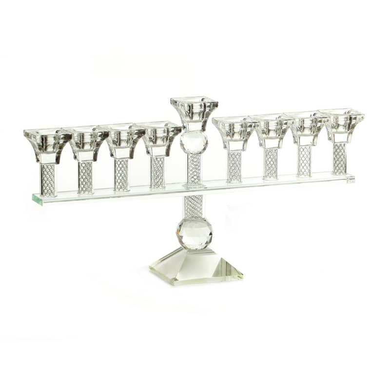 חנוכייה קריסטל רשת כסף h20. 
חומר עיקרי: זכוכית.  