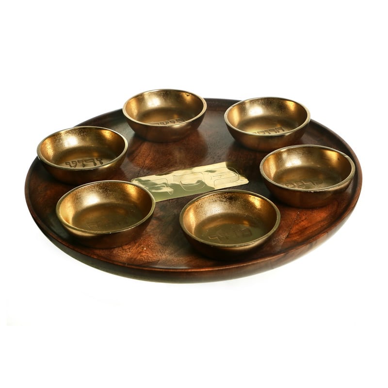 קערה לפסח קעריות זהב על מגש עץ קוטר 38 ס”מ. 
חומר עיקרי: מתכת/עץ. 