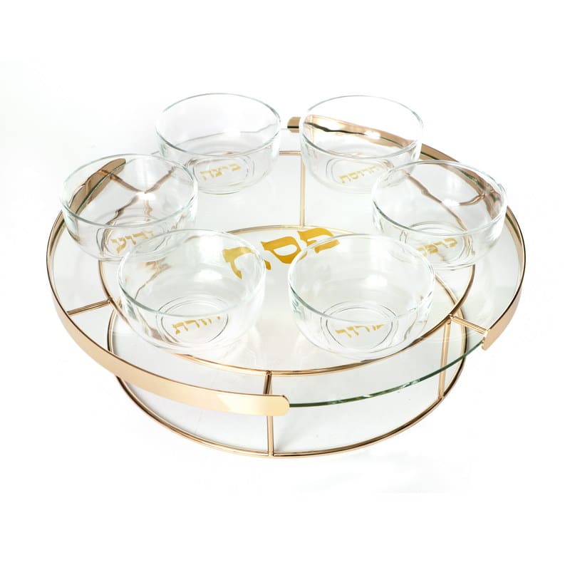 קערה לפסח זכוכית מסגרת וסטנד זהב + קעריות זכוכית. 
קוטר 40 ס”מ גובה 15 ס”מ. 
חומר עיקרי: זכוכית/מתכת. 