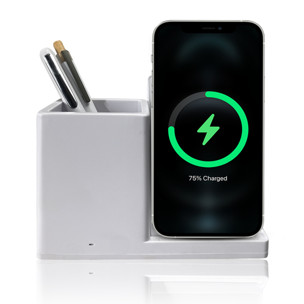 משטח טעינה אלחוטי מבמבוק משולב עם כוס לעטים העשויה מחיטה. 
עוצמת טעינה 10W גודל 11x7x15 ס