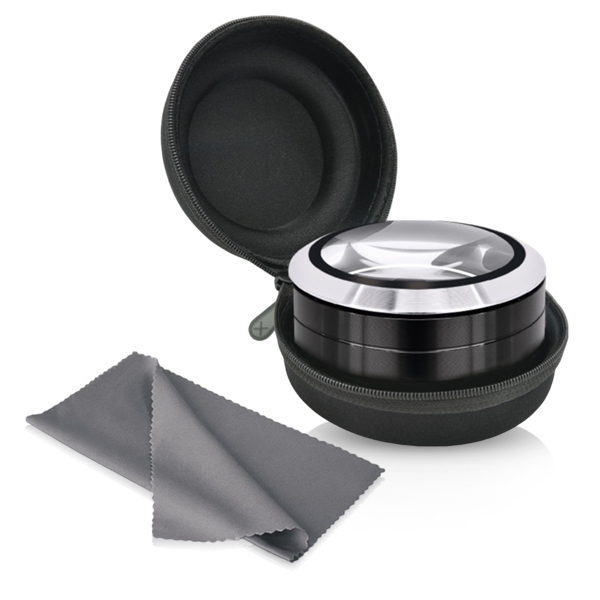 ג’ימיני - זכוכית מגדלת בעיצוב מודרני עם תאורת לד וזכוכית אופטית מגדילה 5X.
ניתן להפעיל ולכבות בנוחות את האור בלחיצה רכה על העדשה.