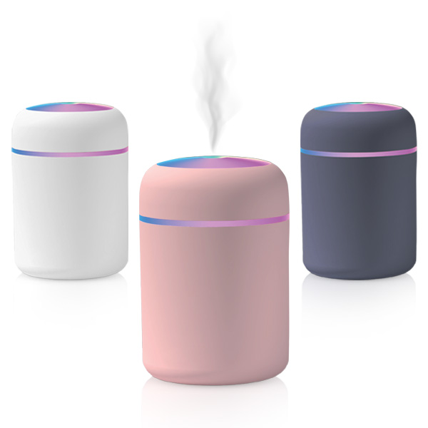 מפיץ ריח חדשני עם תאורה צבעונית. 
תאורת לד צבעונית RGB.
ניתן להוסיף תמצית ריח.
מופעל באמצעות חיבור USB.
מגוון מצבי תאורה.
מידות: גובה: 11.5 ס