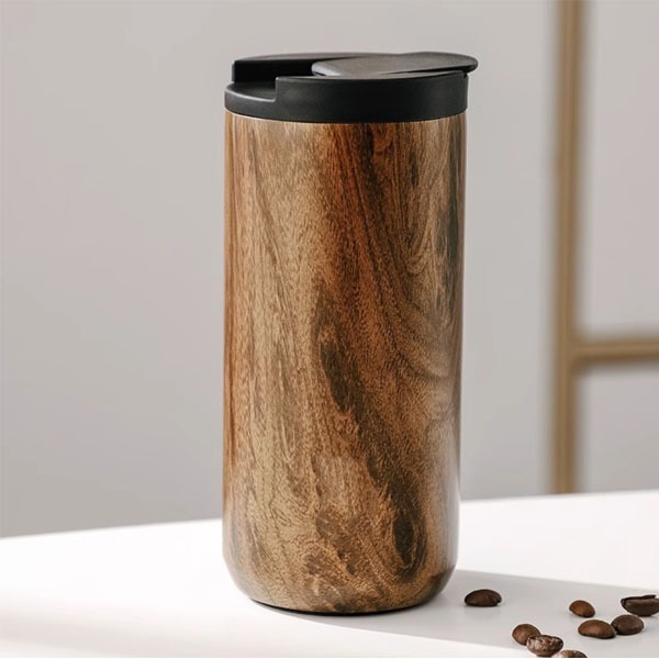 תרמו גו עץ - כוס תרמית 400ML, מעוצבת בגימור עץ.
שומרת חום/קור עם דופן כפולה לבידוד הנוזל.
תחתית מיוחדת למניעת החלקה.

