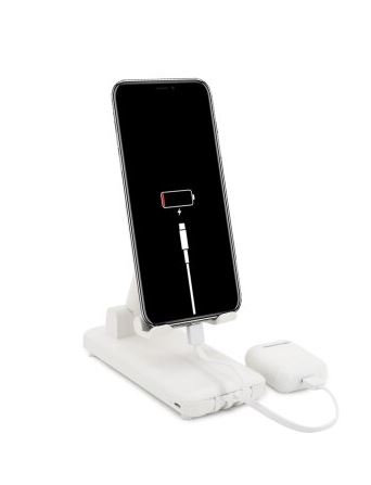 פאוור בנק 10,000MAH עם מעמד לנייד, 14x6.5 ס״מ.
סוללת ליתיום חזקה עם מעמד שולחני מובנה מתכוון.
מספר יציאות USB למכשירים ניידים.
מטען מאפשר להציב את הטלפון הנייד גבוה מעל השולחן.
ניתן לכוון את משטח המעמד 45 מעלות לכיוון אופטימאלי של זווית הראיה.
ניתן לחבר כבל טענה לטלפון בזמן שהוא ממוקם במעמד בזכות פתח ייעודי.
