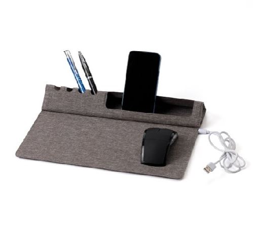 פד עכבר מתקפל מגנטי PU כולל משטח טעינה אלחוטי 15W. מידות: 32x17.5 ס״מ. 
כולל מעמד לעטים.
כולל כבל טעינה.