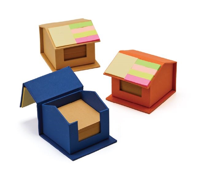 מעמד שולחני בית ממוחזר, עם ניירות דביקים.
מידות: 7x5x9 ס