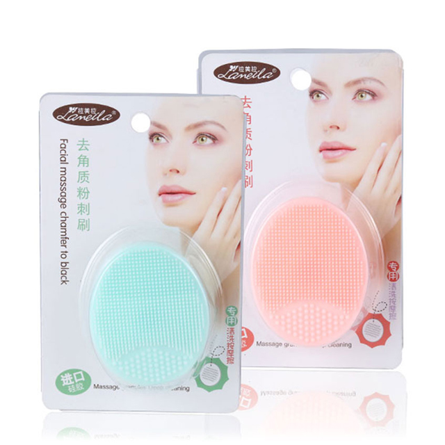 מברשת חדשנית העשויה סיליקון רך וגמיש לניקוי יעיל ויסודי של הפנים.

הוראות שימוש:
מרטיבים את הפנים, שמים מעט סבון פנים על גבי הכרית- ומתחילים לעסות את הפנים.
הסיבים הקטנטנות והעדינות, העשויות סיליקון, ינקו לכם את הנקבוביות ויסירו לכלוך שנצבר בעור ותאי הפנים!
תנועת המסג