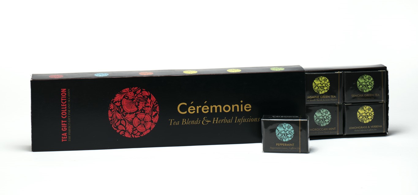 מארז  Tea Gift Collection המכיל: 
12 קוביות מיני במגש מרהיב ובמגוון של 6 טעמים שונים.
המארז מכיל 12 קוביות מיני בשקיקי משי יוקרתיים מעלים שלמים באיכות מובחרת. 