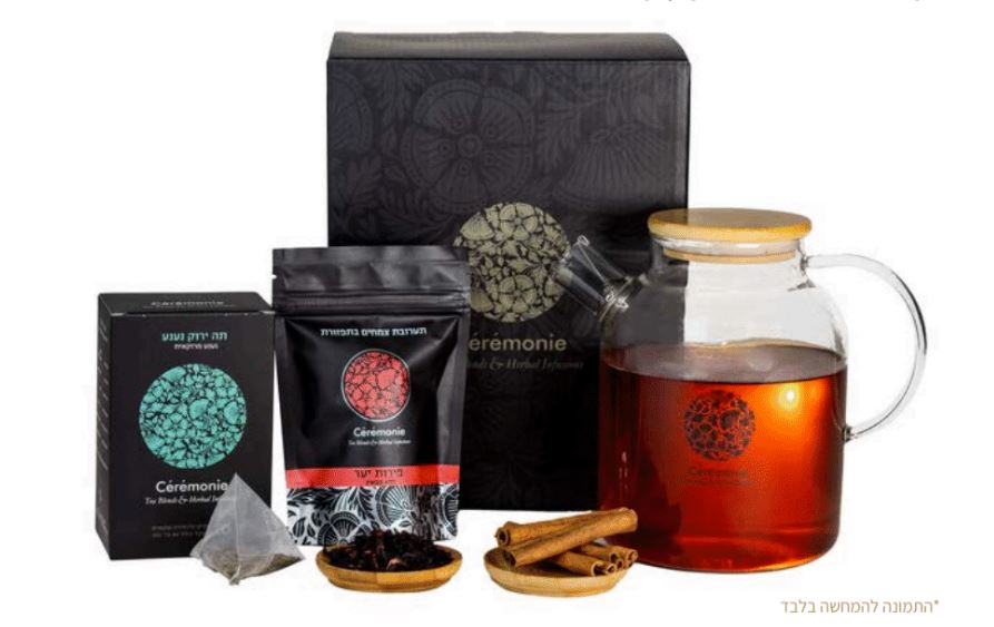 מארז סיקסק - מארז המכיל: 
קנקן סרמוני 1.8 ליטר עם מסננת נשלפת. 
מארז 20 שקיקי פירמידה - ירוק נענע. 
תפזורת אלומינים - פירות יער. 
מארז מקלות קינמון בצלופן (4-5 יח